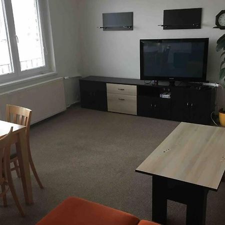 Family Apartment With Garden And Parking Spot تشيسكي بوديوفيتسه المظهر الخارجي الصورة